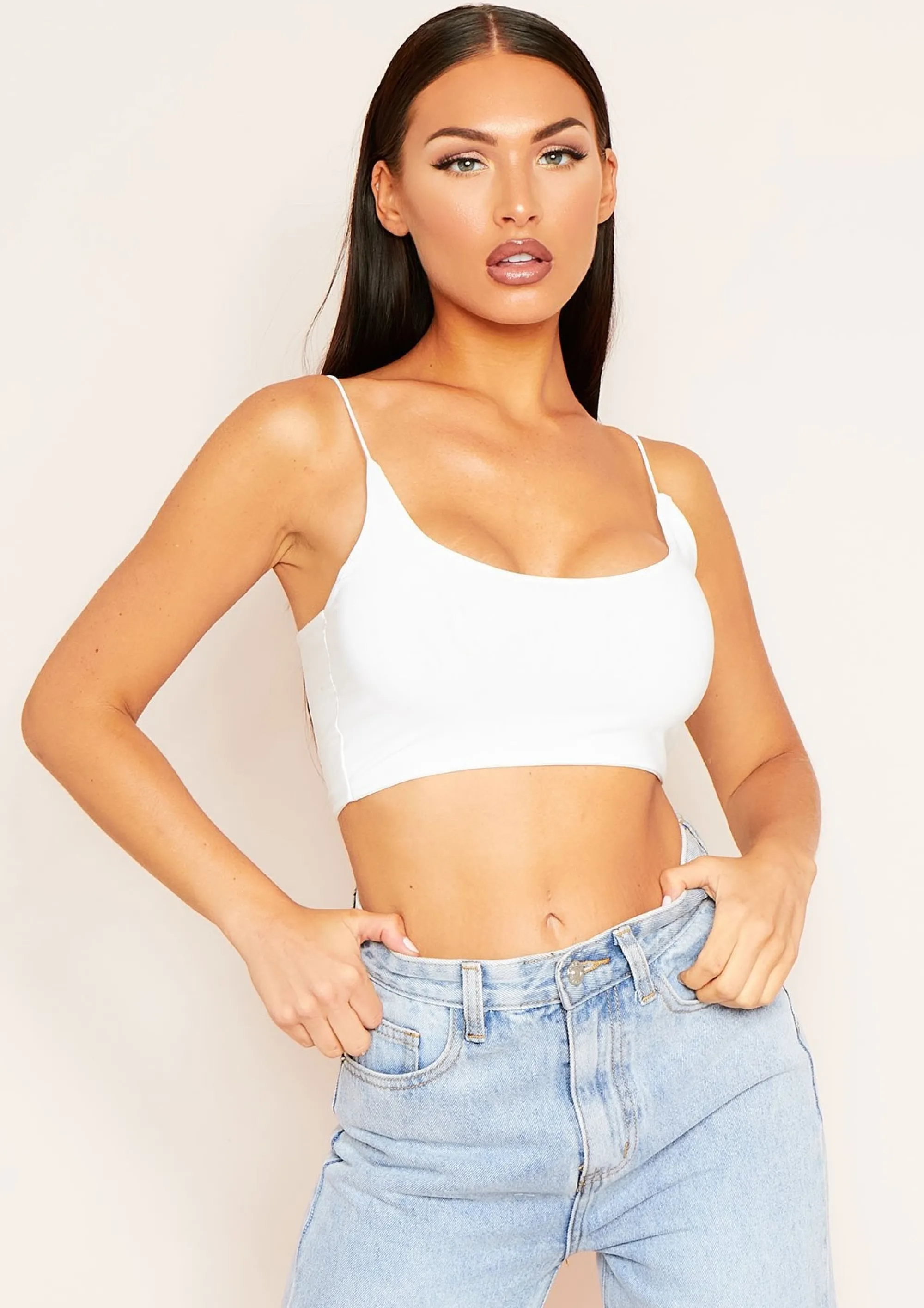Missy Empire Corazon White Basic Round Scoop Neck Strappy Bralet Store