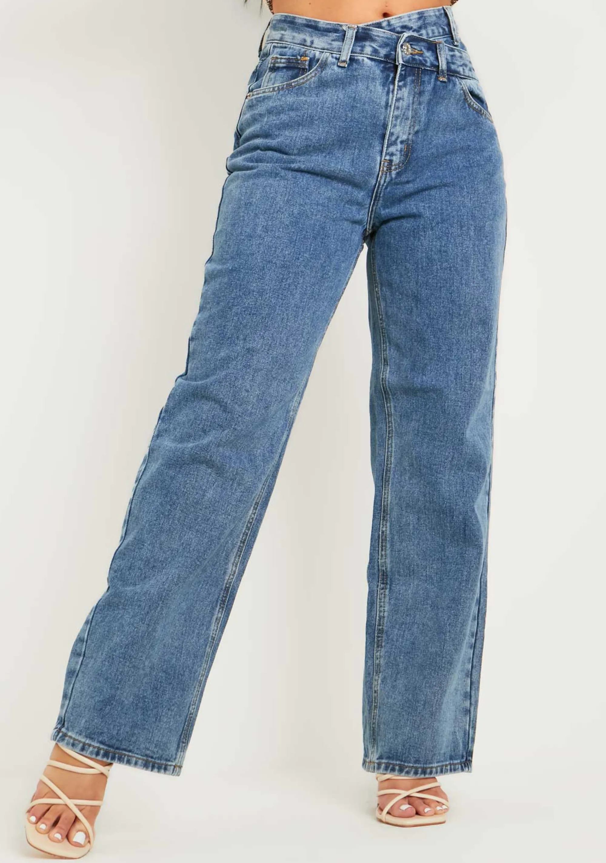 Missy Empire Elise Mid Wash Waist Button Detail Loose Fit Straight Leg Jeans Hot