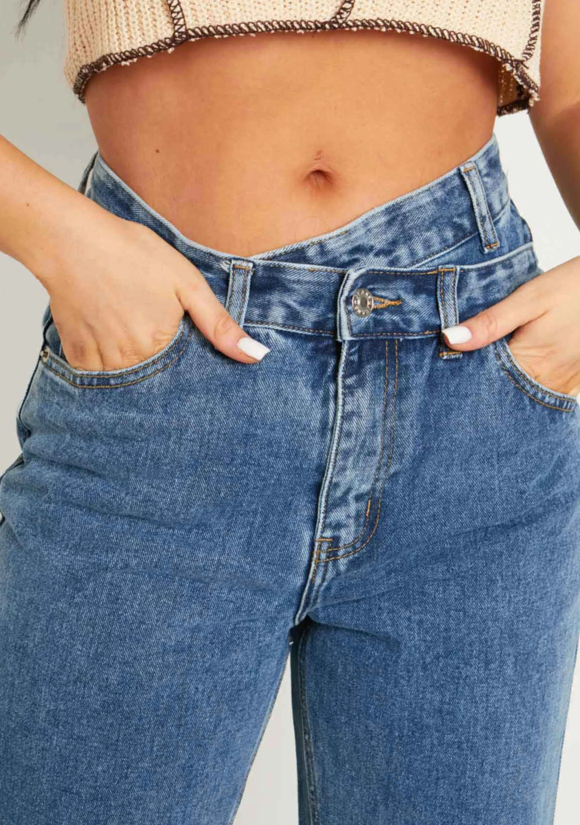 Missy Empire Elise Mid Wash Waist Button Detail Loose Fit Straight Leg Jeans Hot