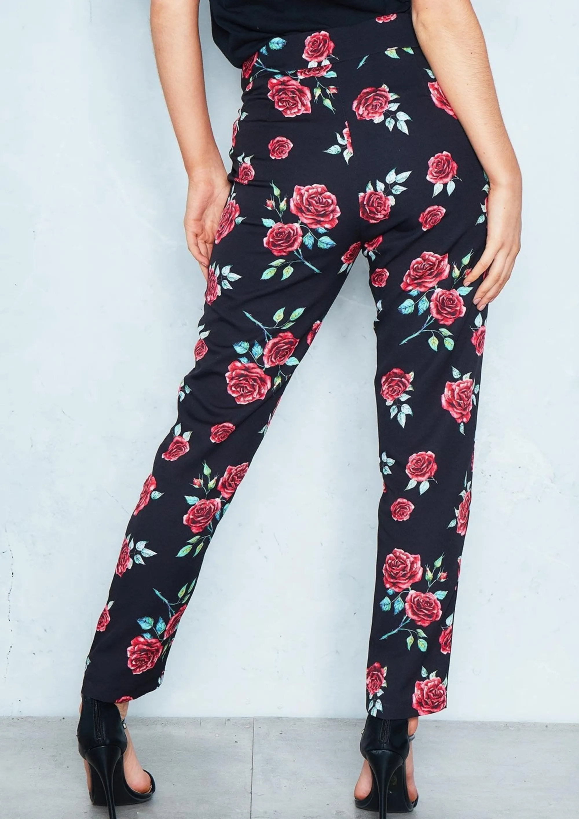 Missy Empire Hollie Black Floral Cigarette Trousers^Women Trousers